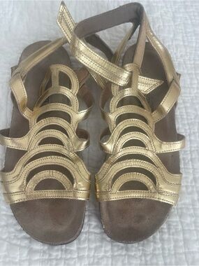 Naot Gold Metallic Strappy Women's Sandals